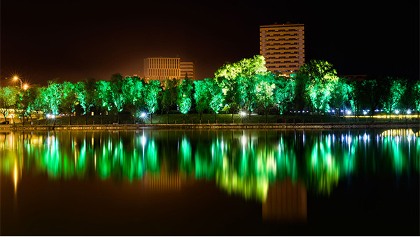 園林燈光亮化設(shè)計可以增強游覽路線和視覺效果